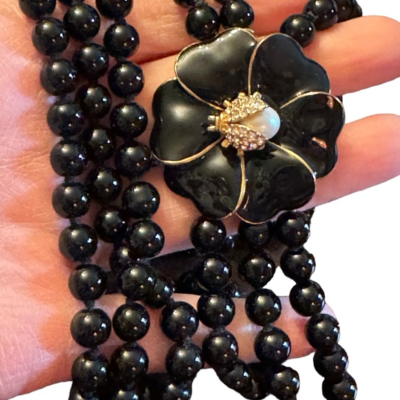 Stella & Dot Black Kelly Pearl Flower Clasp with Pavé Ladybug Necklace - Picture 9 of 13